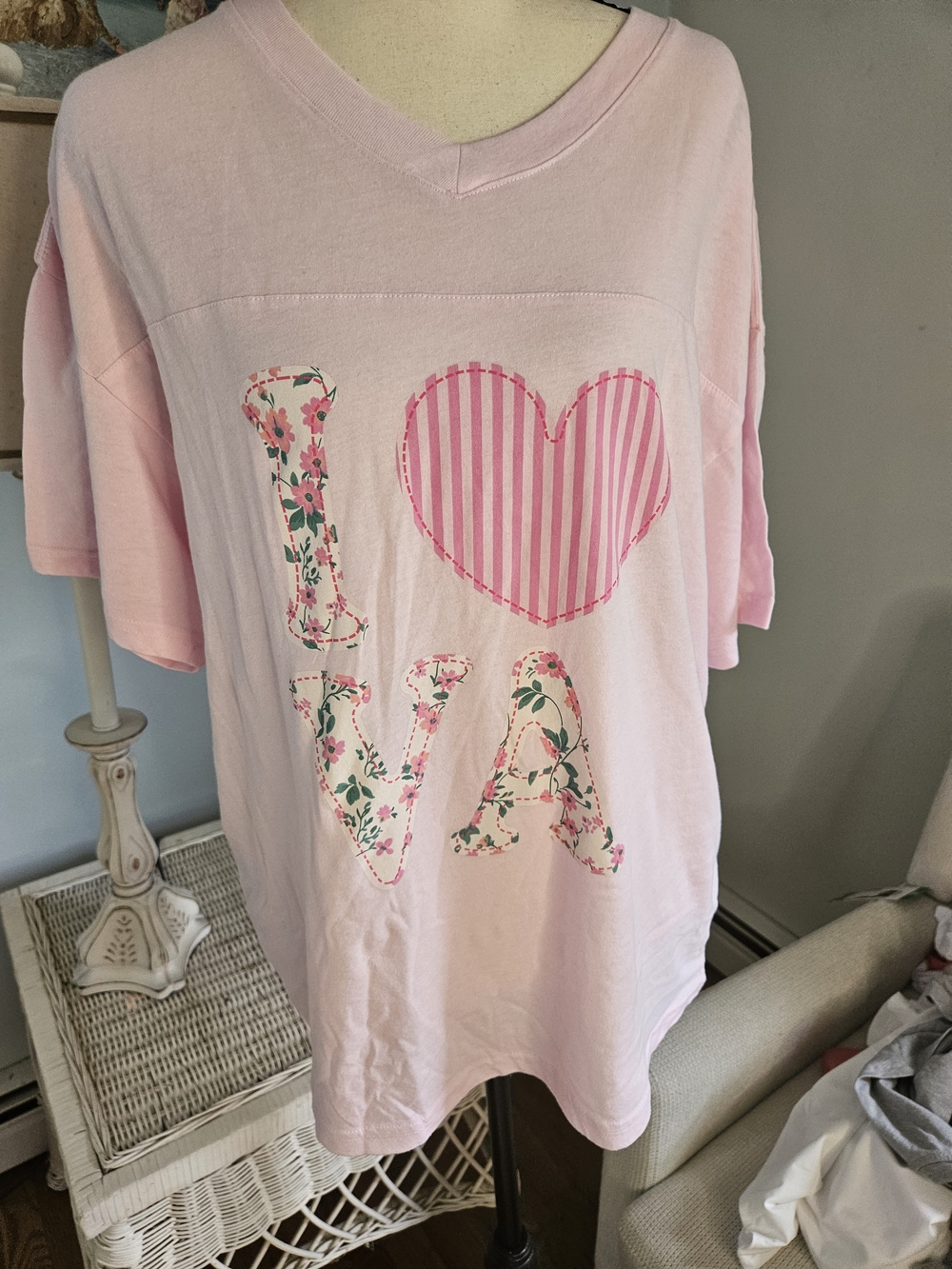State of Mind Light Pink Short-Sleeve 'I ♥ VA' Graphic Tee. P-2